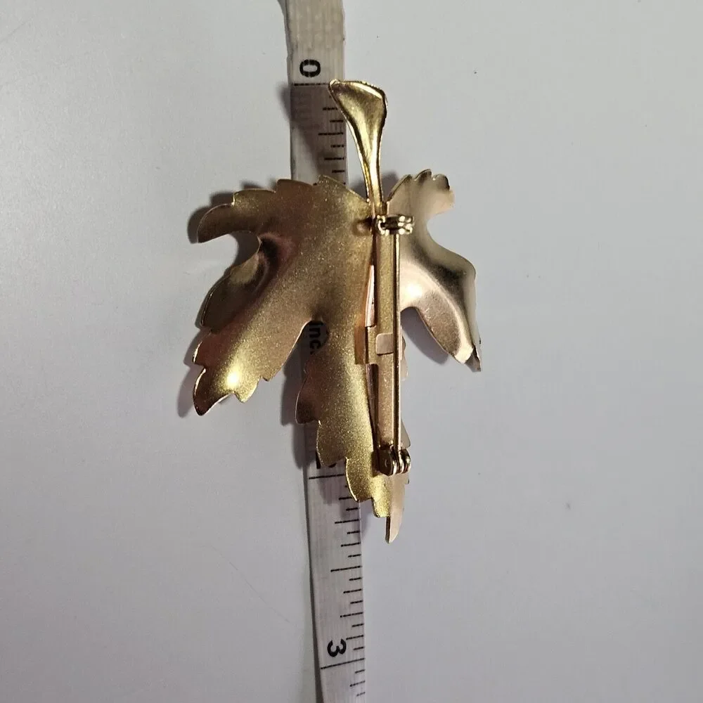 Vintage Gold Tone Maple Leaf Brooch